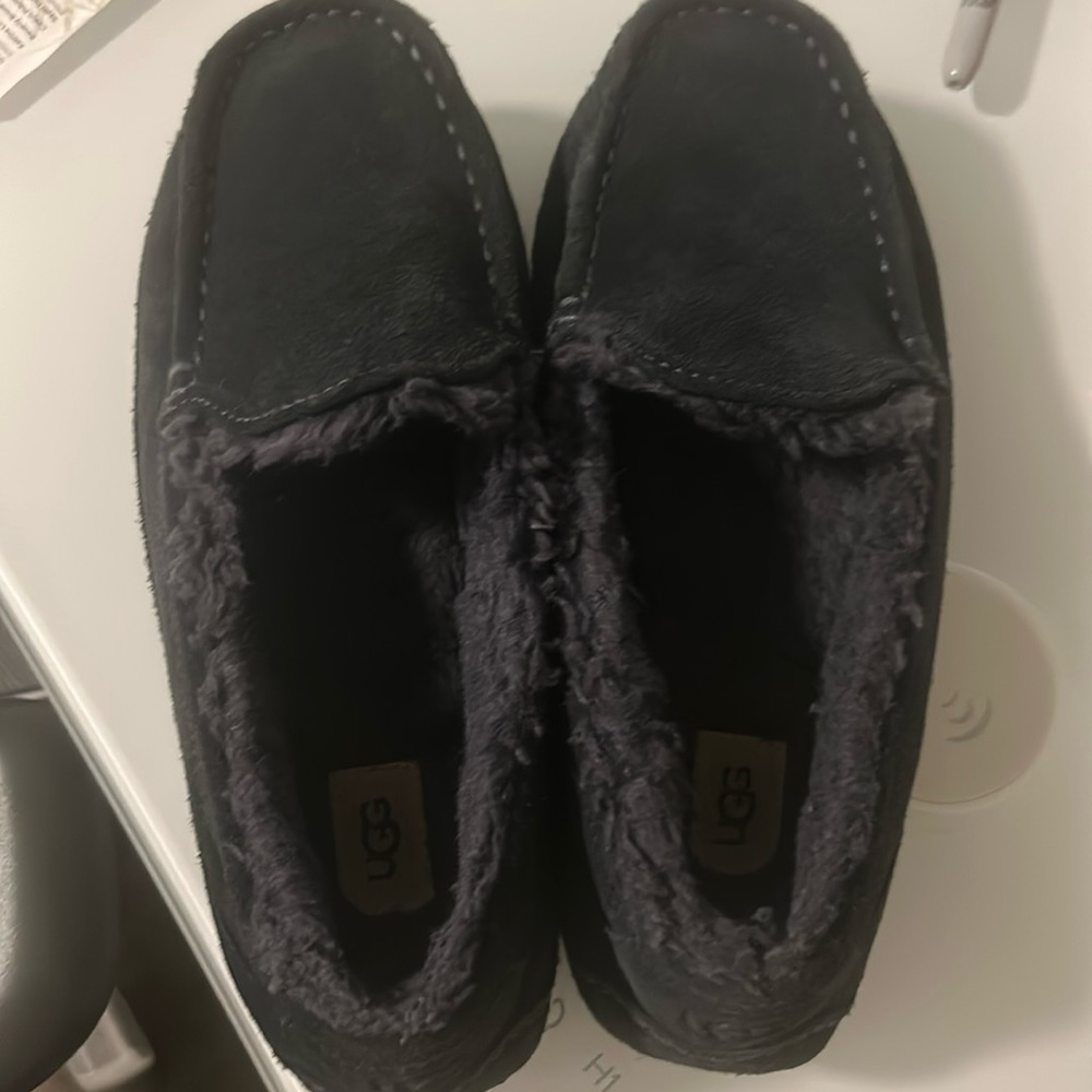 Ugg Ascot Slippers - Size 6 Youth